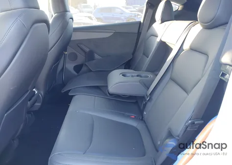 2026 Tesla Model Y Long Range Dual Motor All-Wheel Drive z USA, uszkodzony, nr VIN 7SAYGDED0TA452117